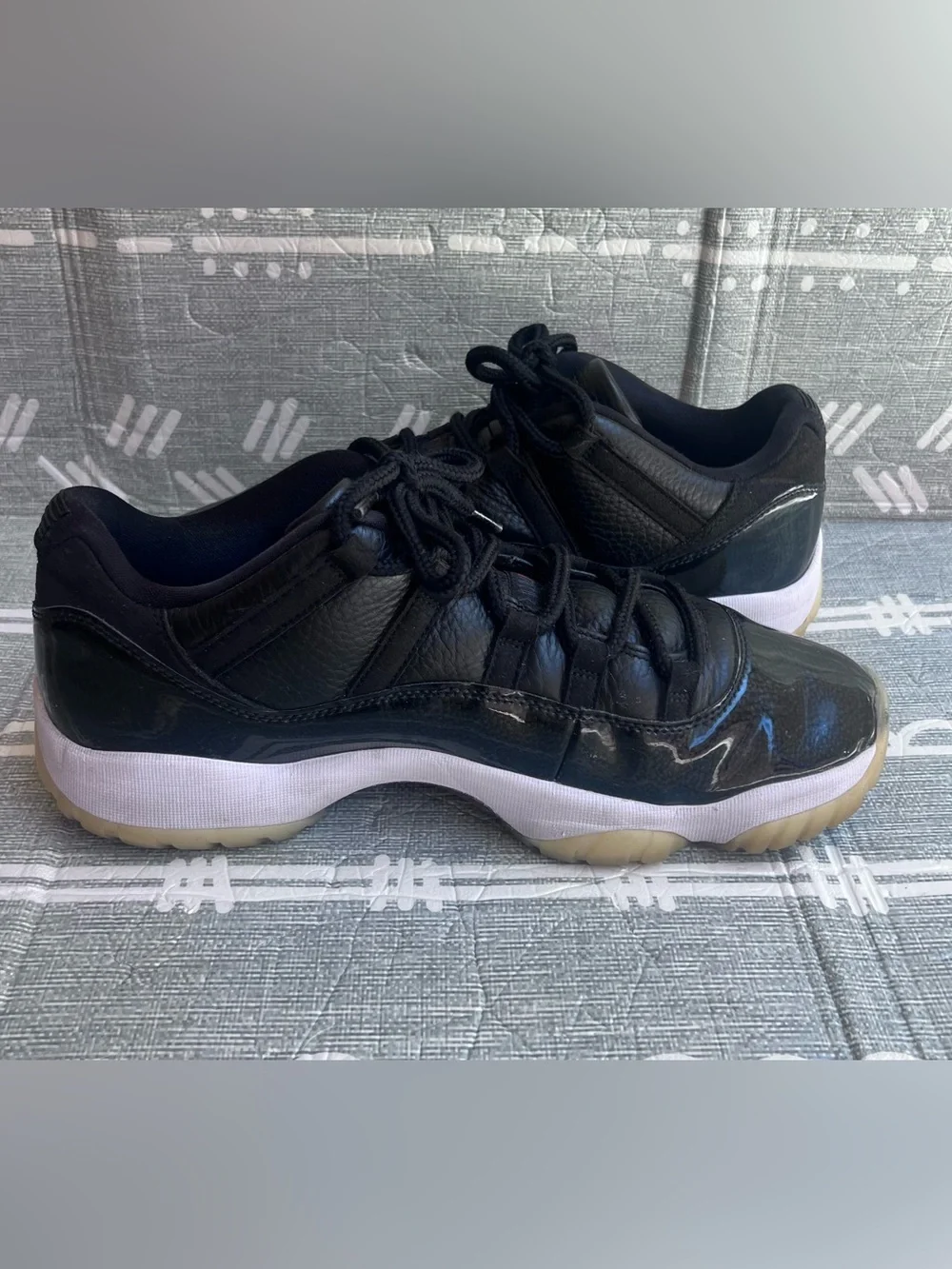 Jordan 11 Retro Low 72-10, Size 11.5